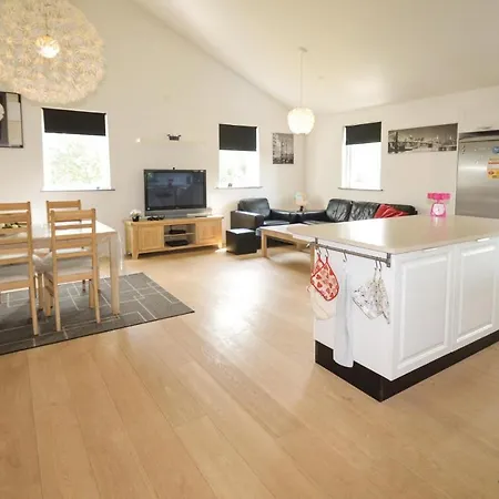 Three-bedroom Holiday In 보르딩보르그