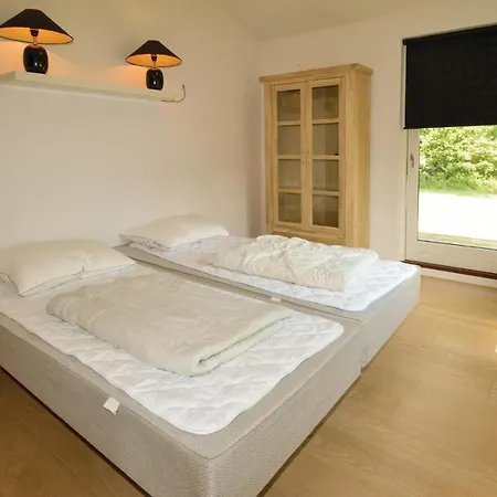 Three-bedroom Holiday In 보르딩보르그